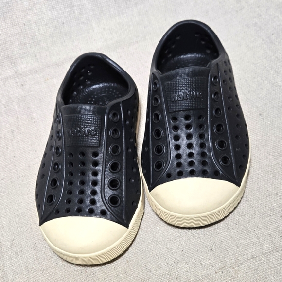 Native Jefferson Slip On Shoes - Picture 2 of 4